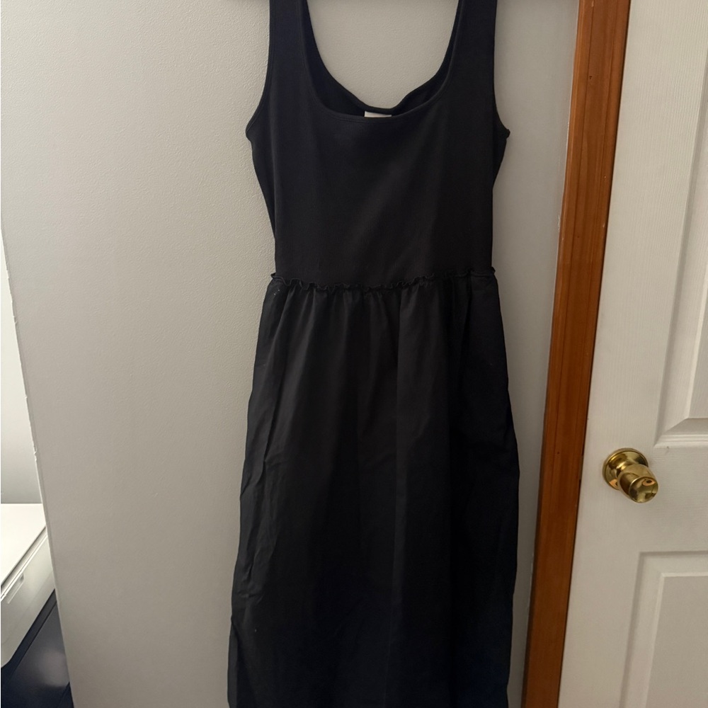 Black Sleeveless Midi Dress